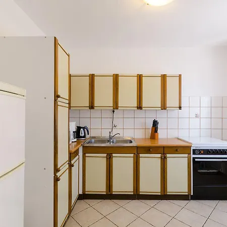 Komfortables Nur 200 Meter Zum Mit 2 Balkone, Meerblick, Grill Crikvenica