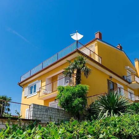Komfortables Nur 200 Meter Zum Mit 2 Balkone, Meerblick, Grill Apartment *