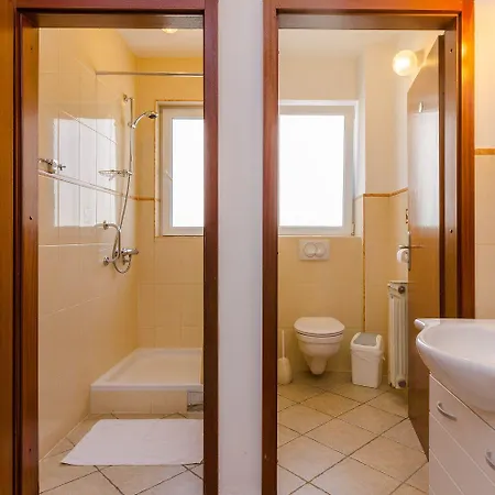 Komfortables Nur 200 Meter Zum Mit 2 Balkone, Meerblick, Grill * Crikvenica