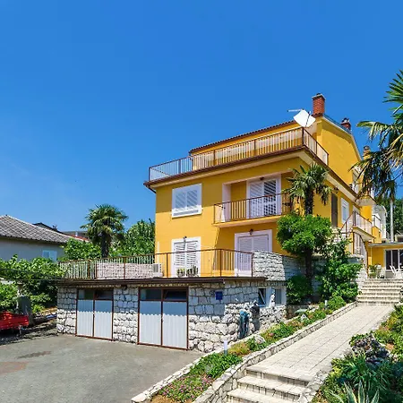 Komfortables Nur 200 Meter Zum Mit 2 Balkone, Meerblick, Grill