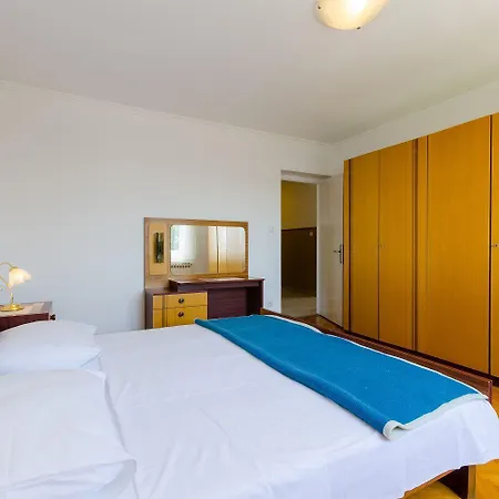 Komfortables Nur 200 Meter Zum Mit 2 Balkone, Meerblick, Grill * Crikvenica