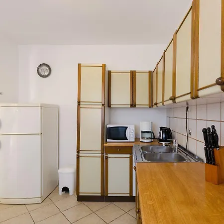 Komfortables Nur 200 Meter Zum Mit 2 Balkone, Meerblick, Grill
