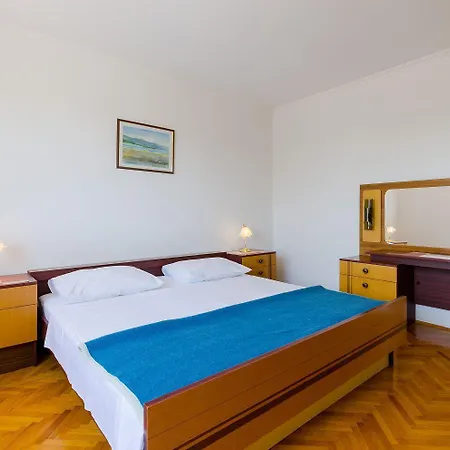 Appartamento Komfortables Nur 200 Meter Zum Mit 2 Balkone, Meerblick, Grill