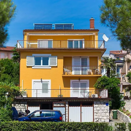 Appartamento Komfortables Nur 200 Meter Zum Mit 2 Balkone, Meerblick, Grill Crikvenica